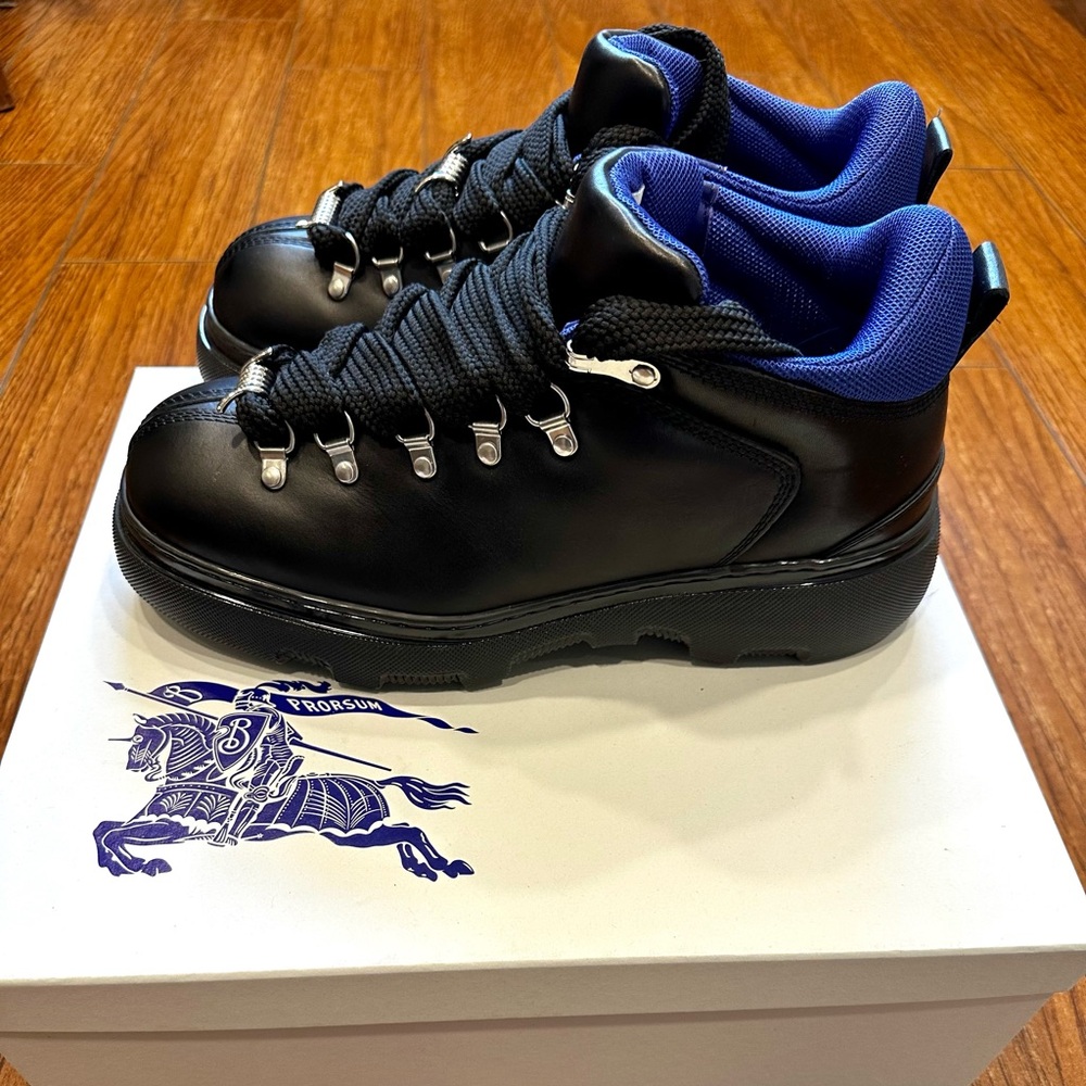 Burberry Trek boot